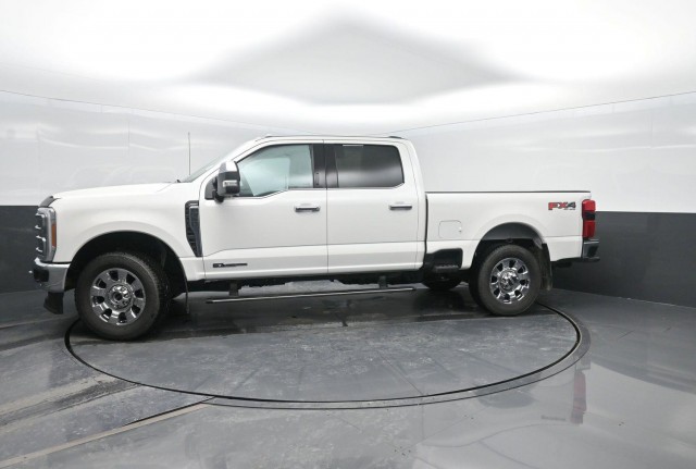 2023 Ford F-350 Super Duty Lariat's photo