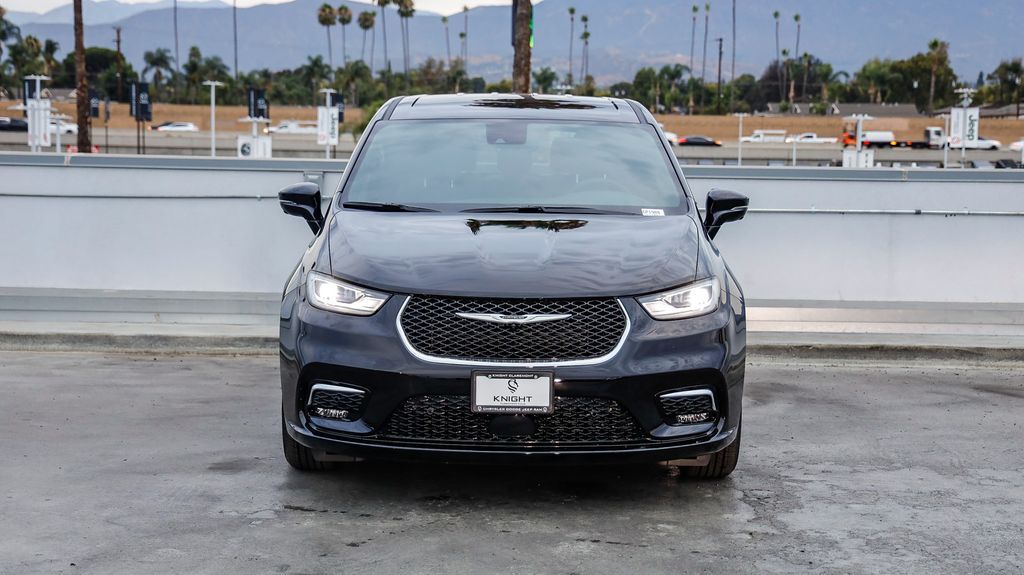 2026 Chrysler Pacifica photo 3