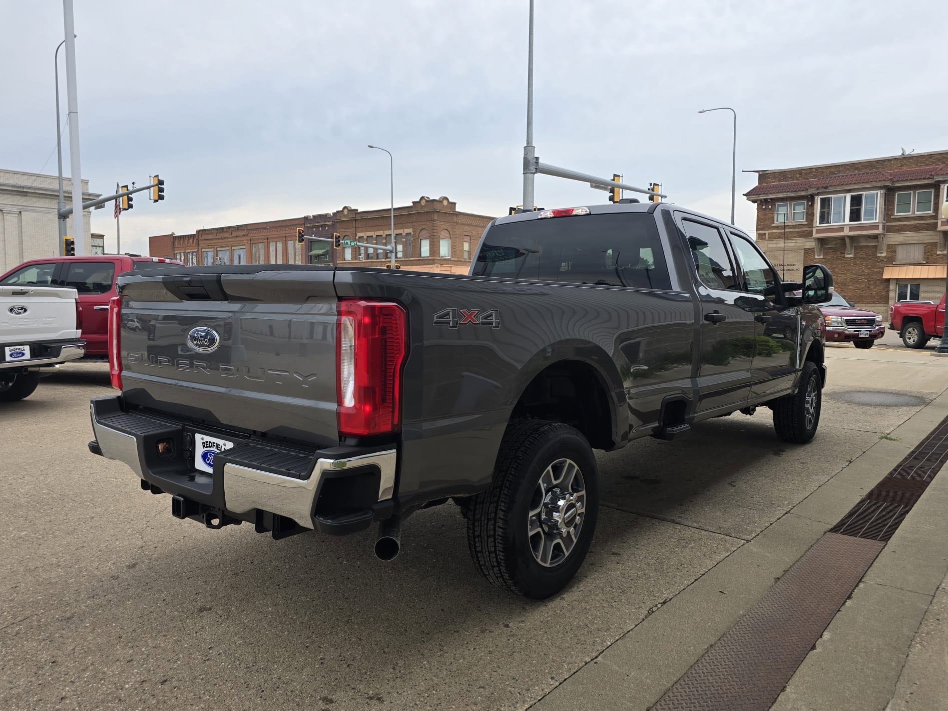 2025 Ford F-350 XLT photo 2