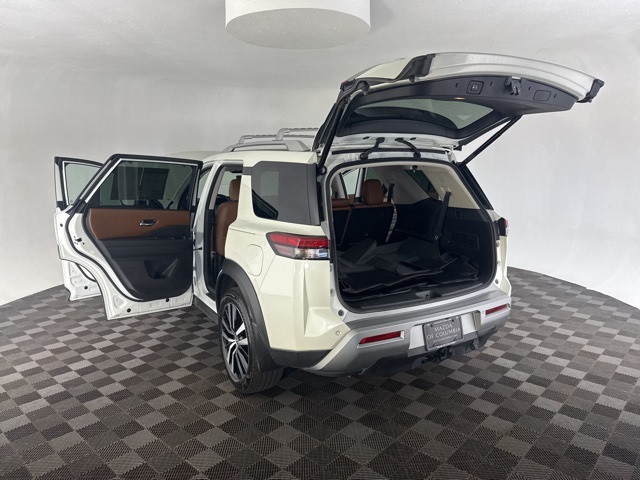 2024 Nissan Pathfinder Platinum photo 13