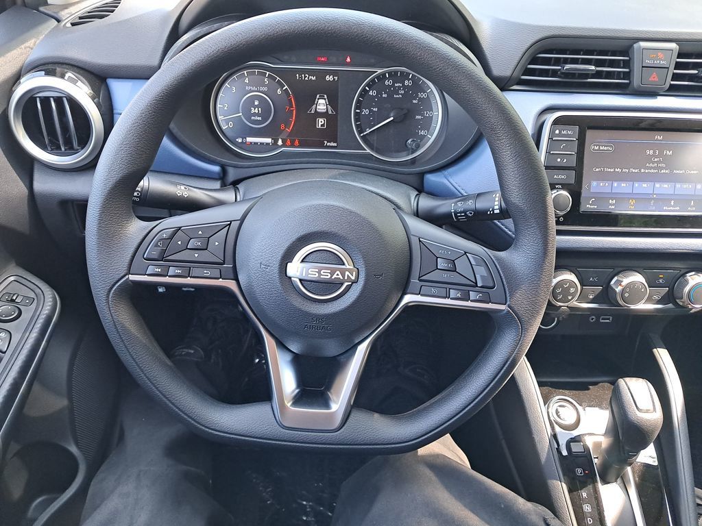 2025 Nissan Versa 1.6 SV photo 13