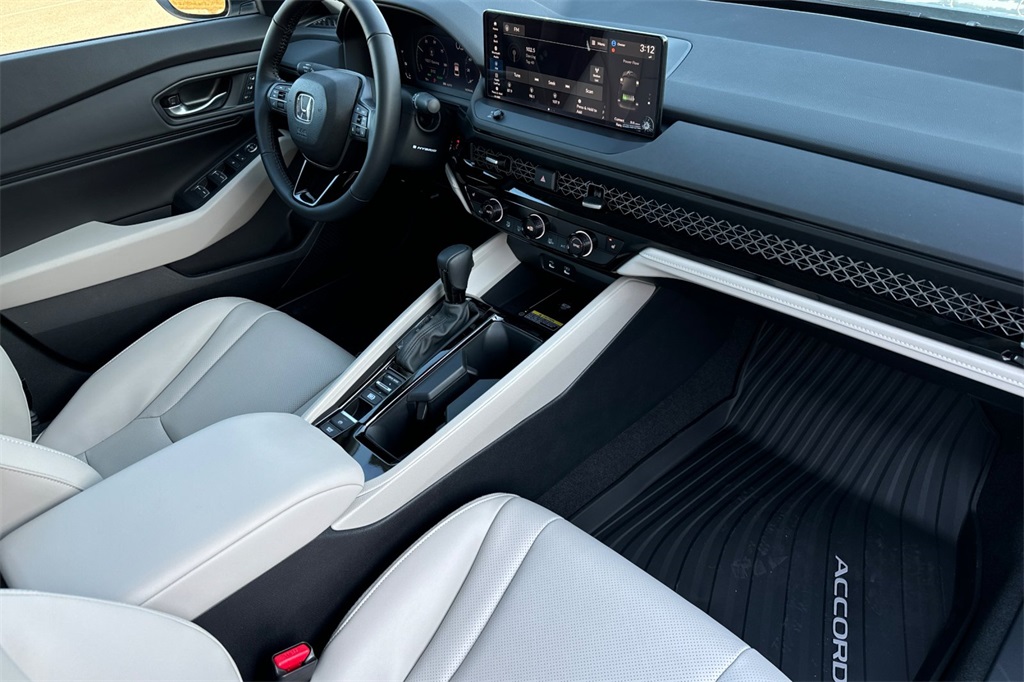 2025 Honda Accord Hybrid EX-L photo 14