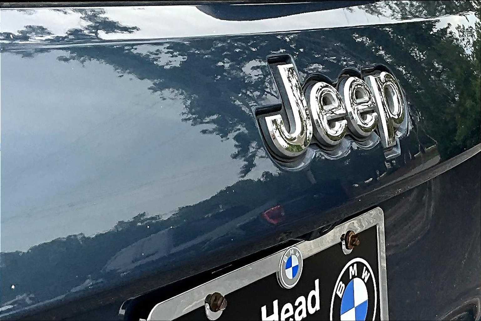 2019 Jeep Grand Cherokee Overland Sport photo 29