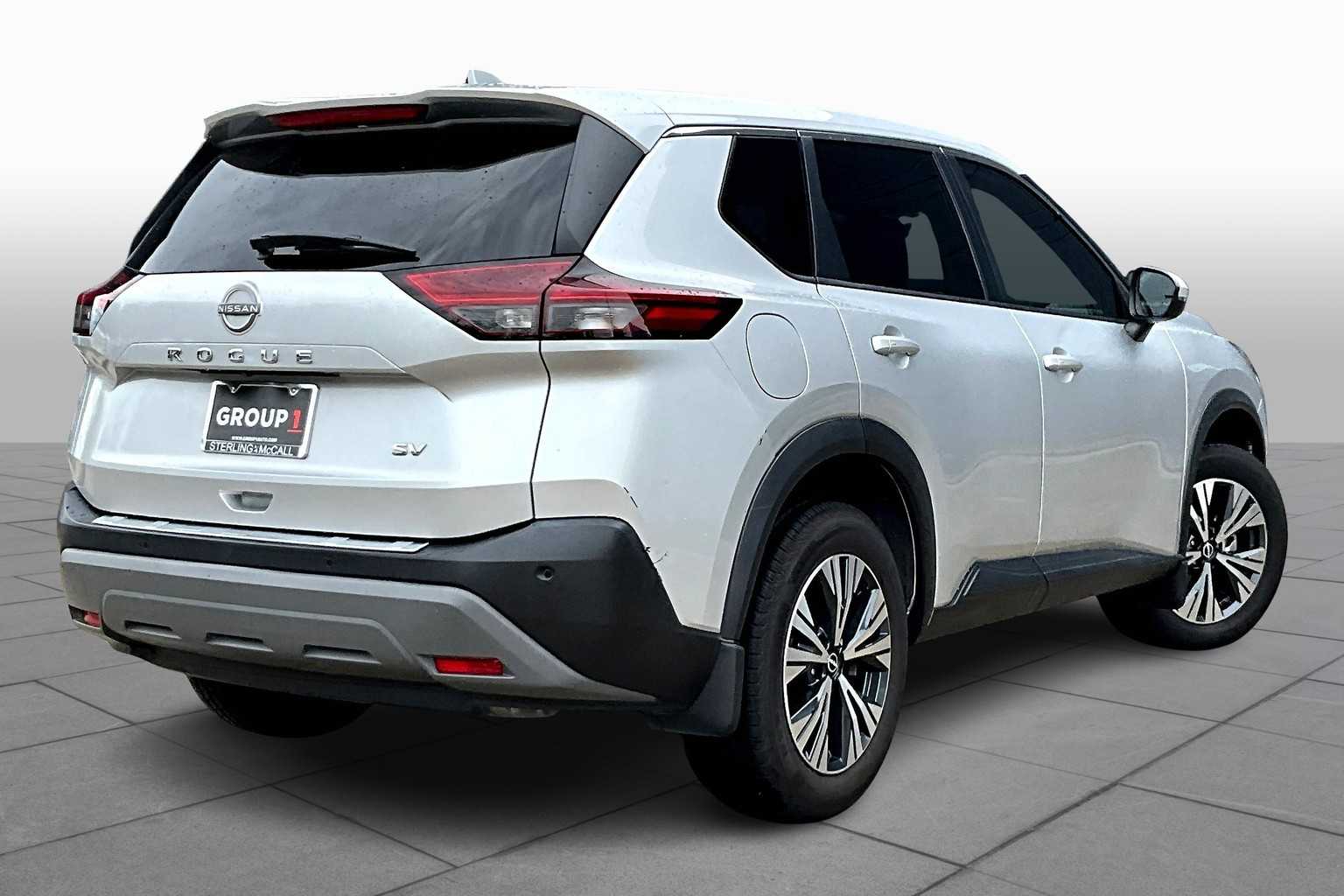 2022 Nissan Rogue SV photo 10