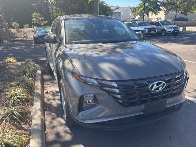 2024 Hyundai Tucson SE photo 2