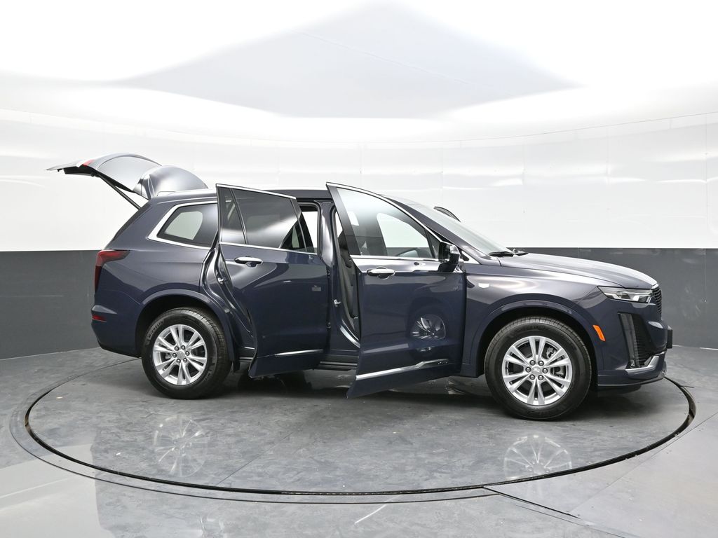 2025 Cadillac XT6 Luxury photo 35
