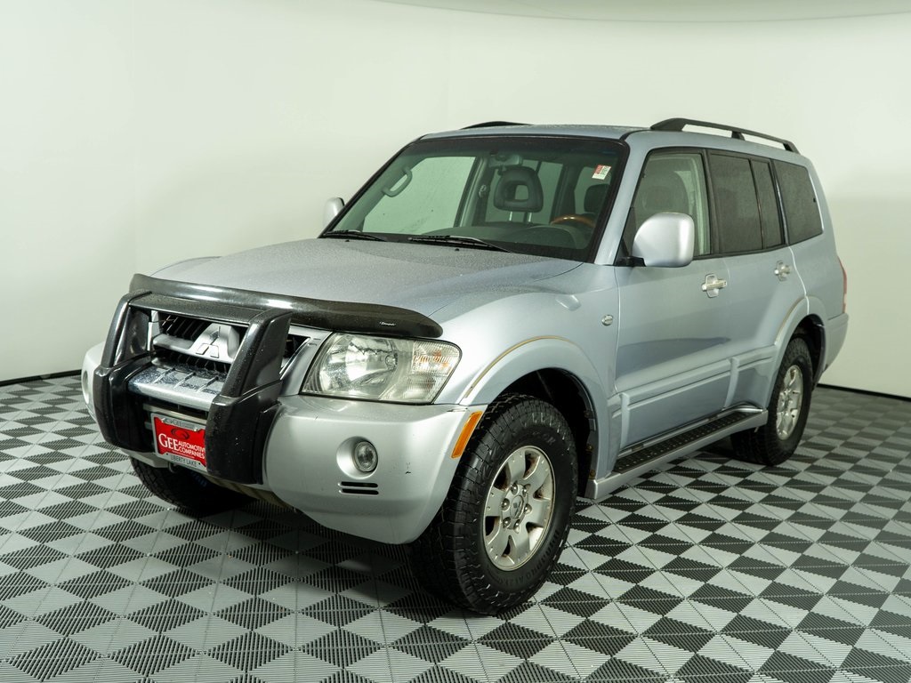 2004 Mitsubishi Montero Limited photo 3