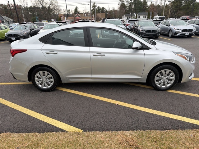 2020 Hyundai Accent SE photo 3
