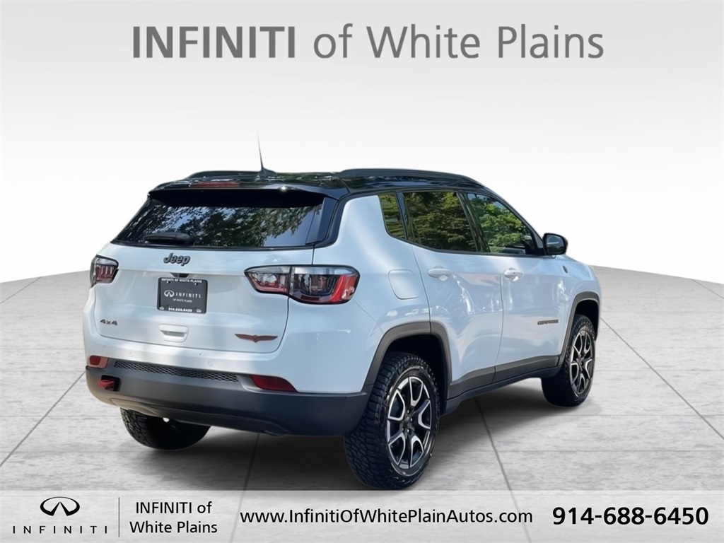 2024 Jeep Compass Trailhawk photo 3