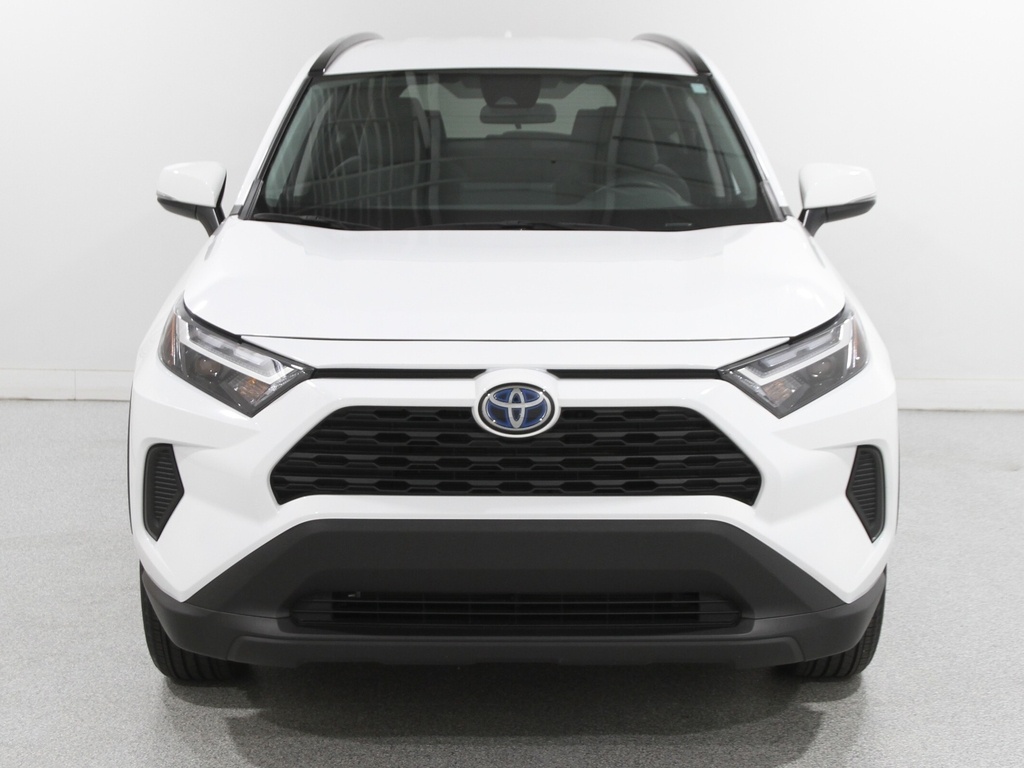 2022 Toyota RAV4 XLE photo 2