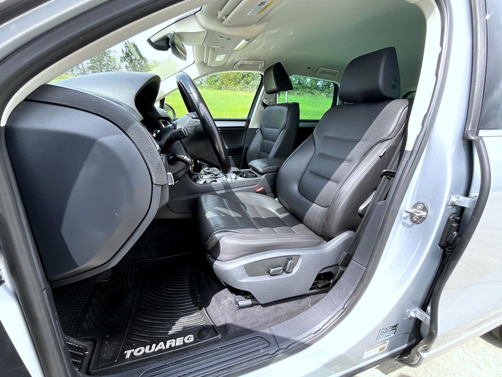 2017 Volkswagen Touareg V6 Sport photo 8