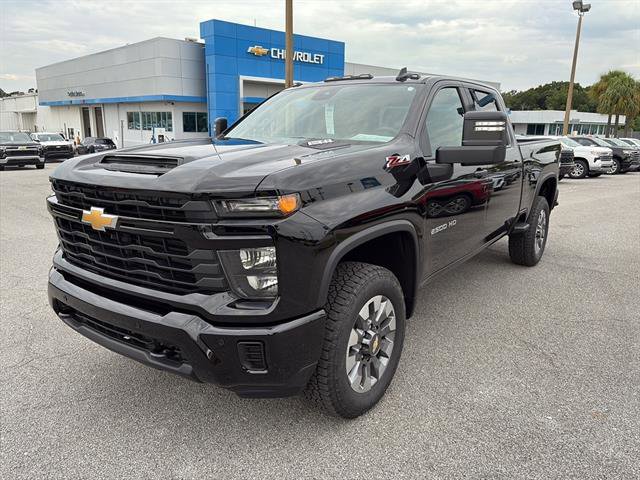 2025 Chevrolet Silverado 2500HD Custom photo 3