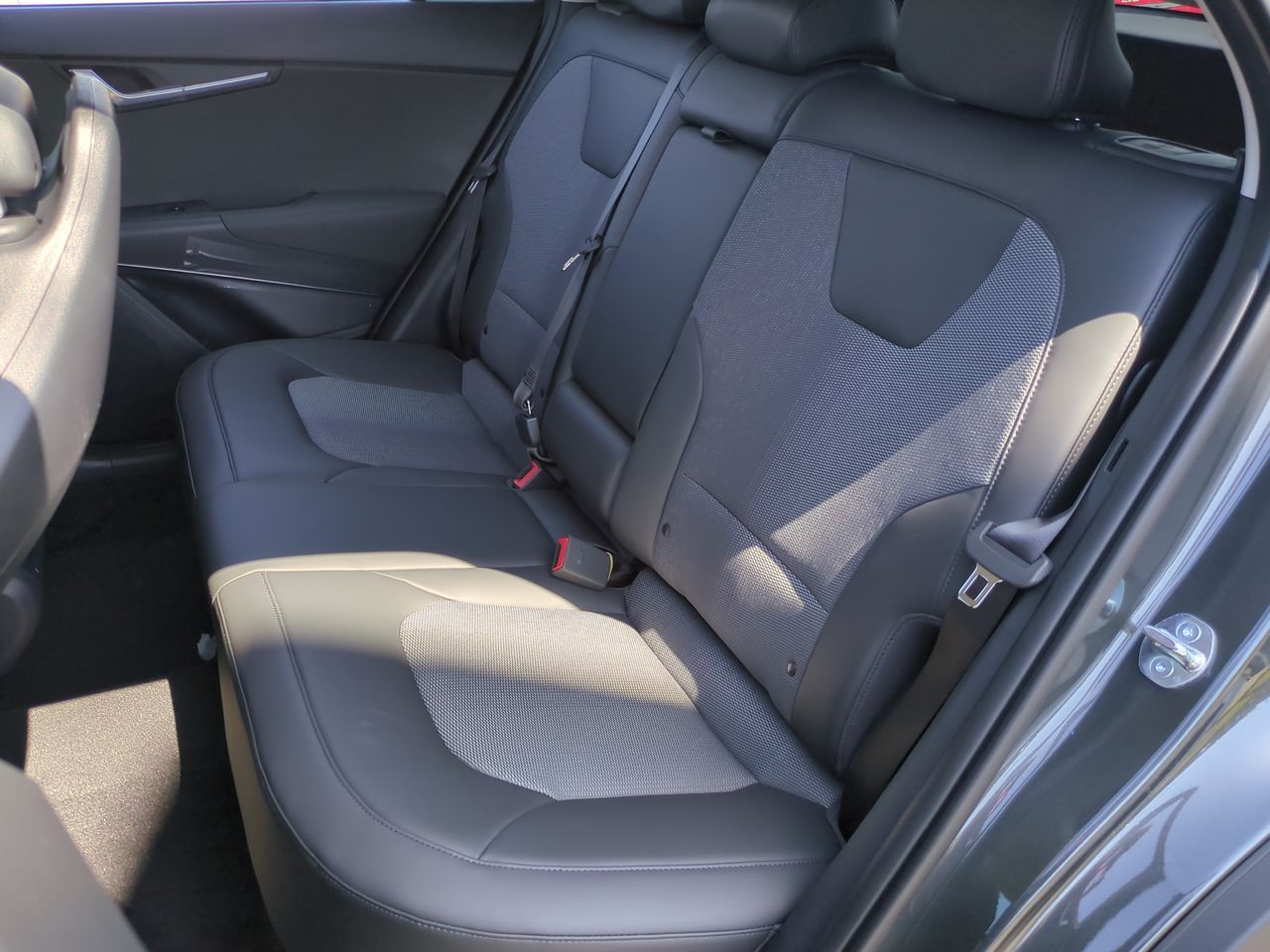 2025 Kia Niro EX photo 22
