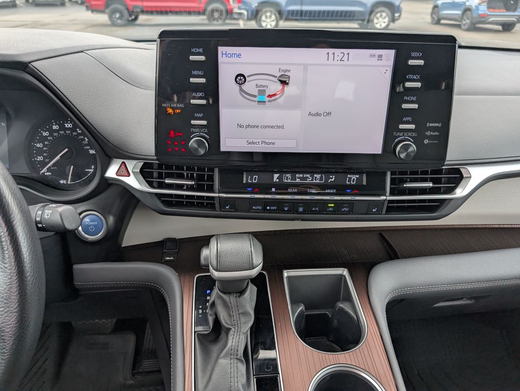 2024 Toyota Sienna XLE photo 19