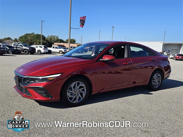 2024 Hyundai Elantra SEL photo 3
