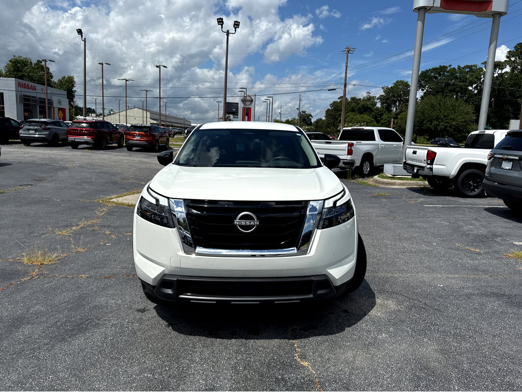 2024 Nissan Pathfinder S photo 2