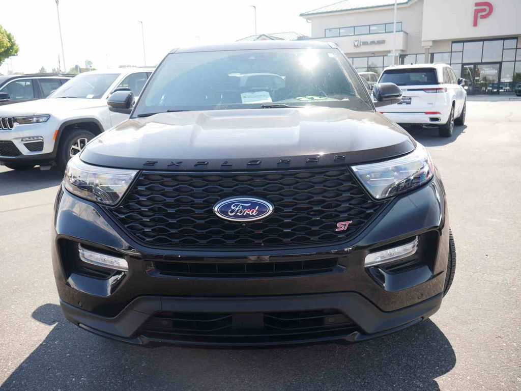 2022 Ford Explorer ST photo 2