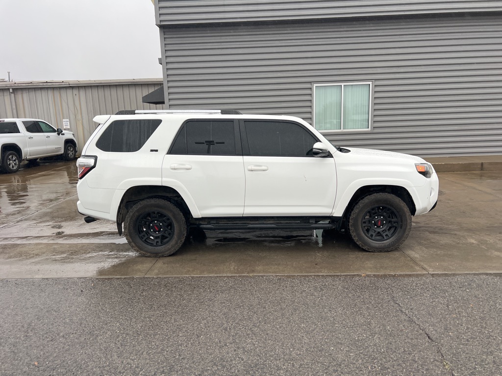 2022 Toyota 4Runner SR5 Premium photo 4