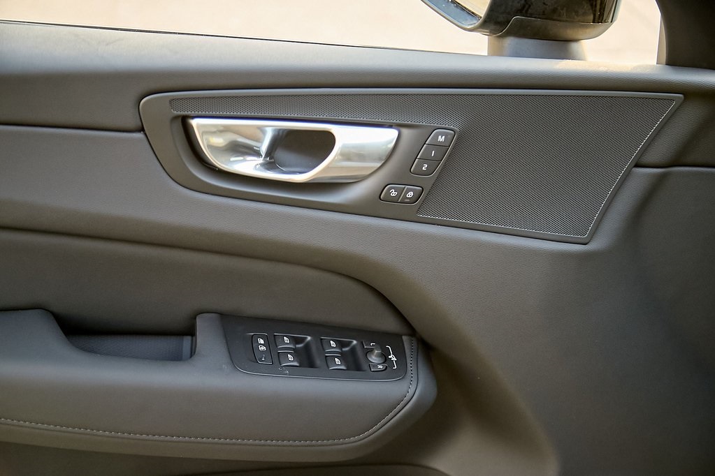 2026 VOLVO XC60 - Image 9