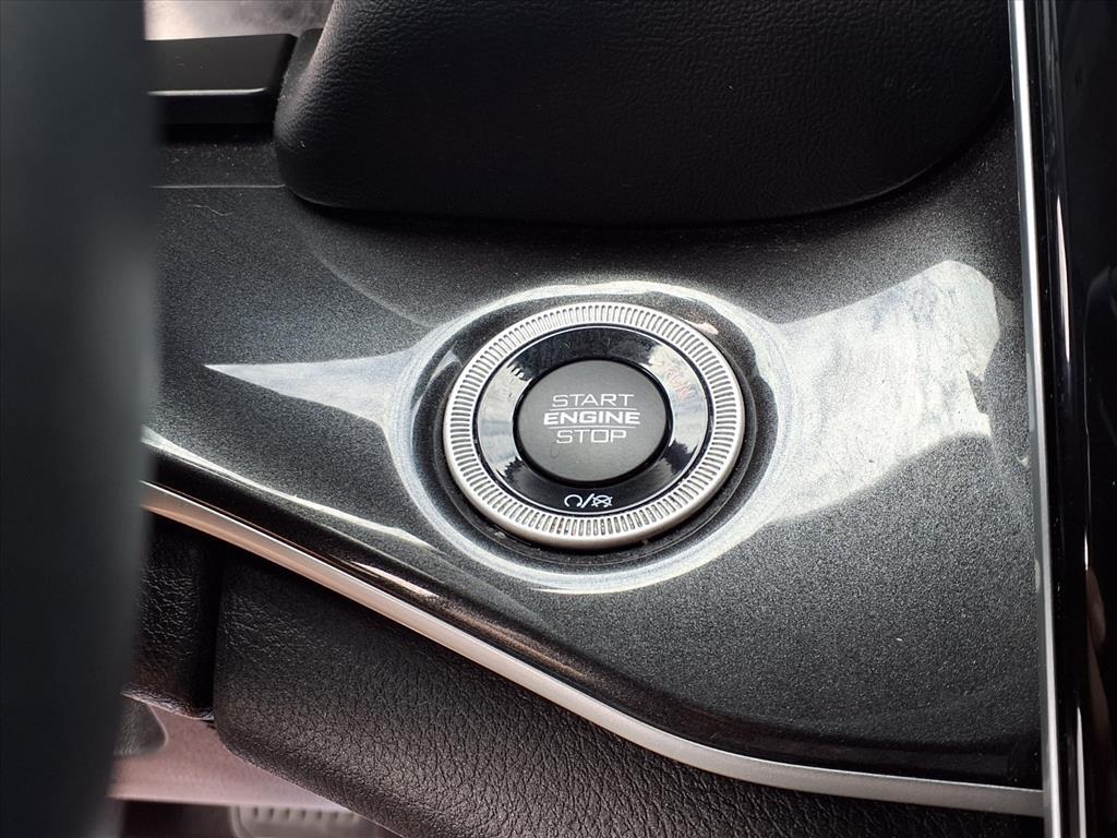 2022 Jeep Grand Cherokee Laredo photo 11