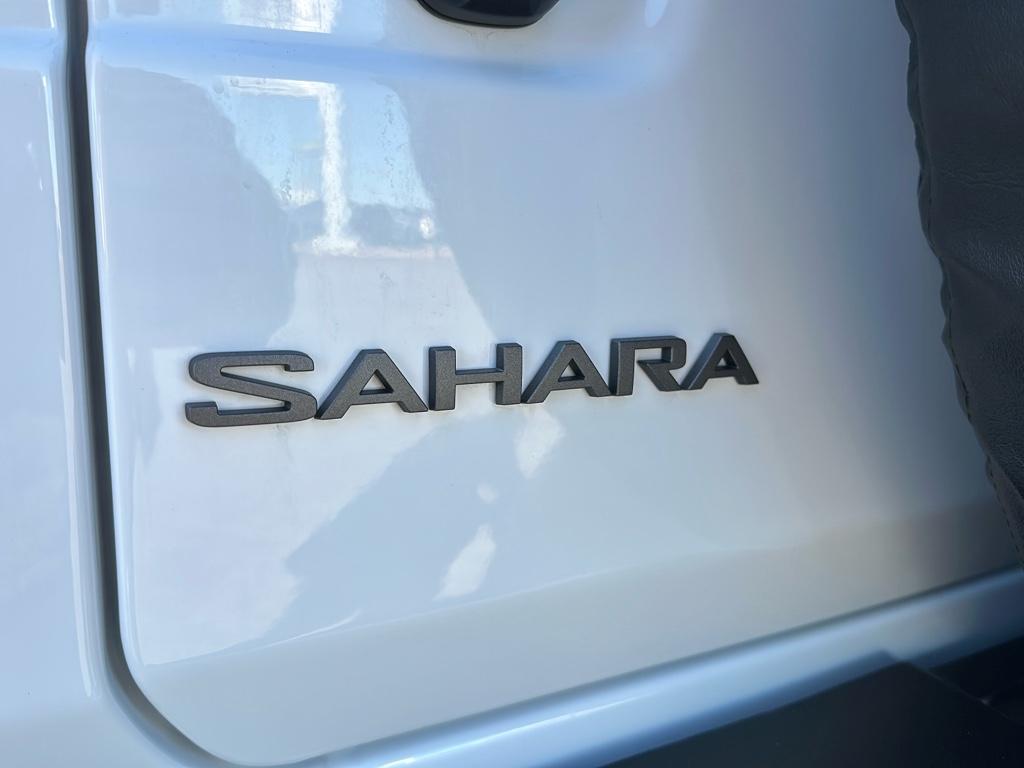 2025 Jeep Wrangler Sahara photo 6