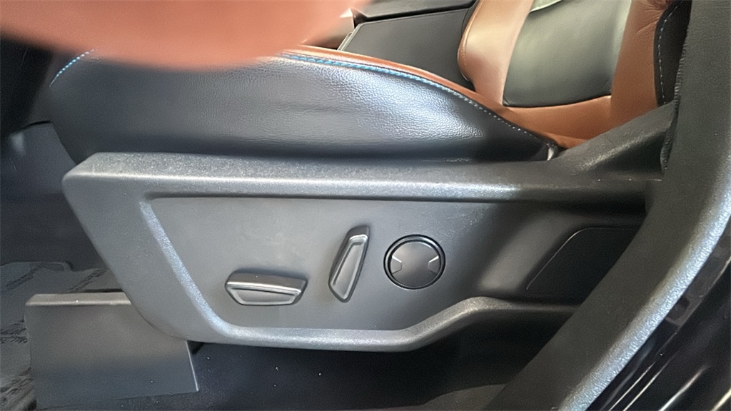 2022 Ford Bronco Outer Banks photo 16