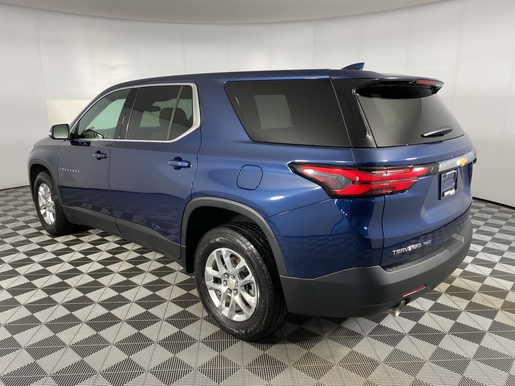 2023 Chevrolet Traverse LS photo 2