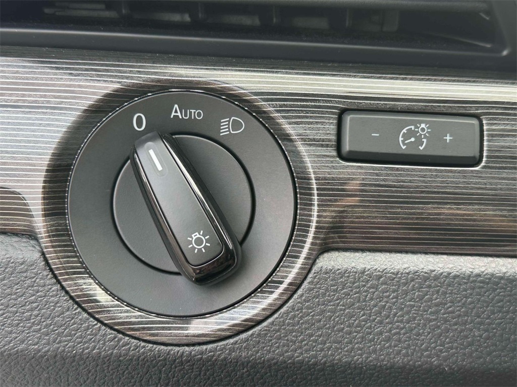 2020 Volkswagen Passat 2.0T R-Line photo 18