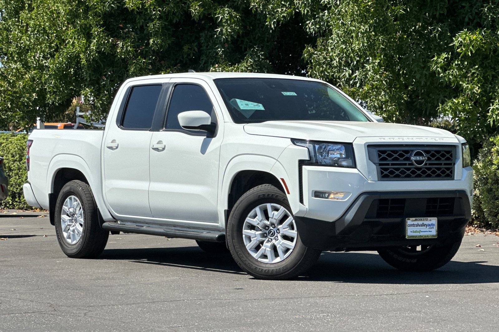 2022 Nissan Frontier SV photo 2