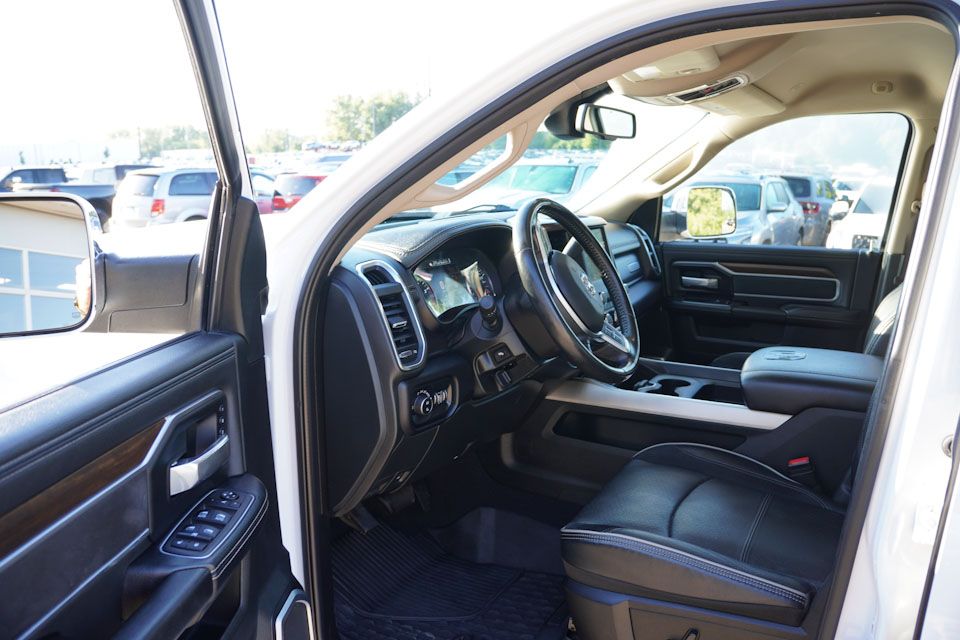 2022 Ram 3500 Laramie photo 16