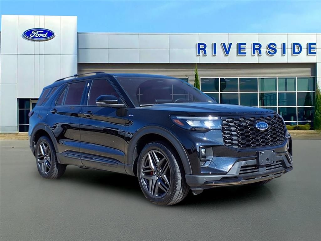 2025 Ford Explorer ST-LINE's photo