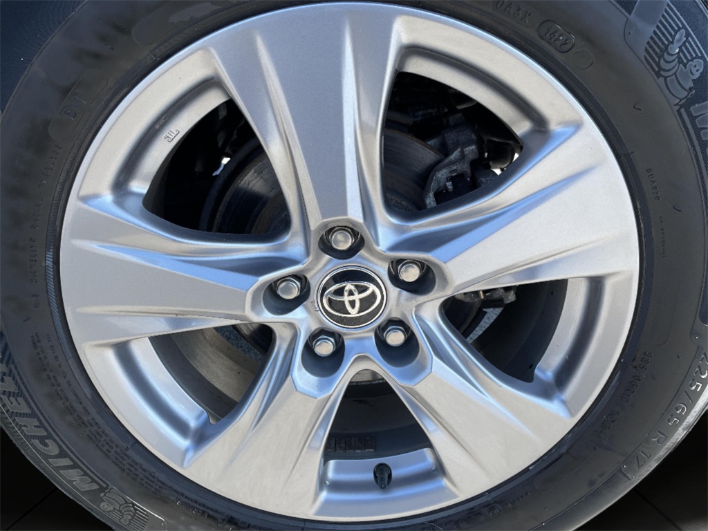 2022 Toyota RAV4 XLE photo 26