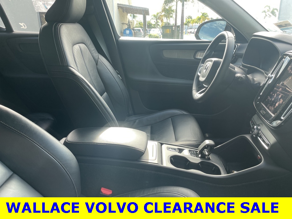 2024 Volvo XC40 Core photo 3