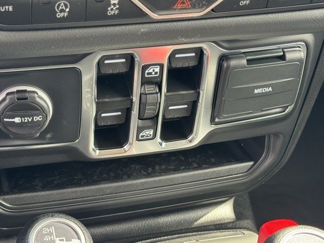 2025 Jeep Wrangler Sahara photo 18