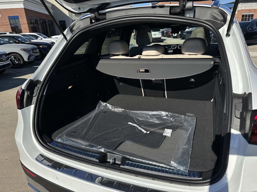 2026 Mercedes Benz GLC 300 4MATIC photo 4