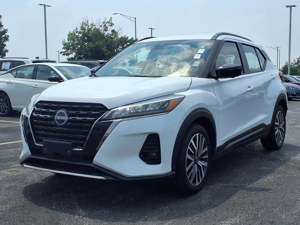 Used 2024 Nissan Kicks SR with VIN 3N1CP5DV2RL517198 for sale in Kansas City