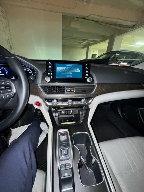 2019 Honda Accord Hybrid Touring photo 3