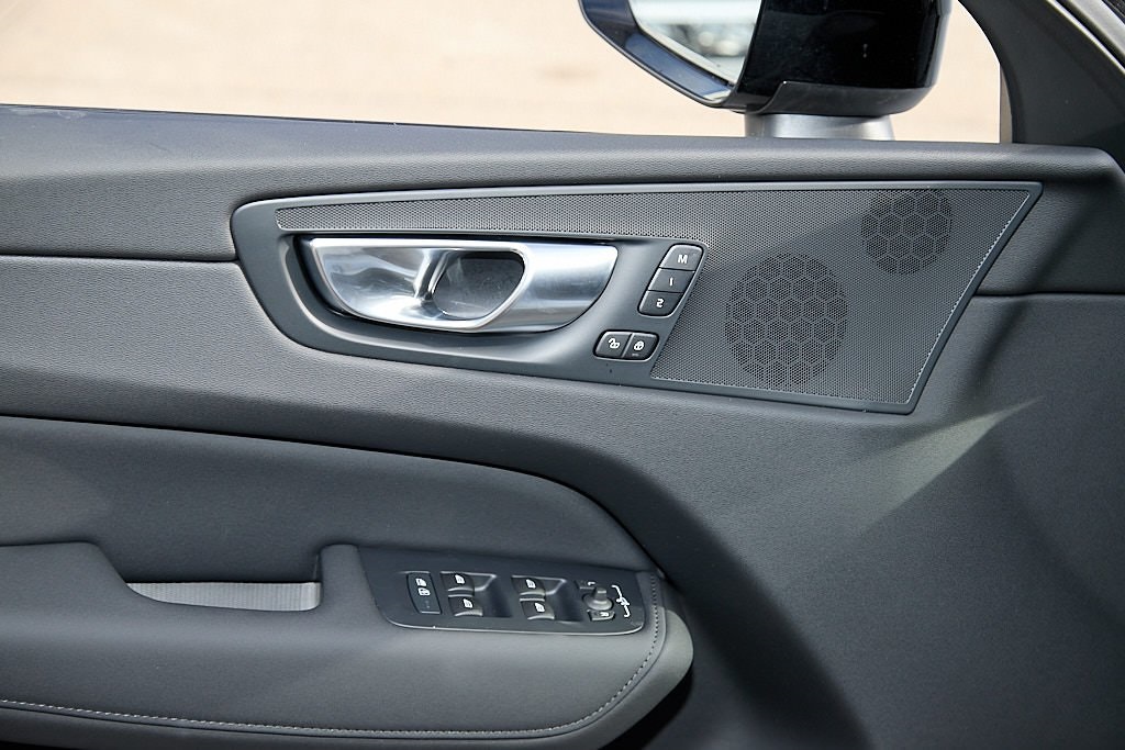 2026 VOLVO XC60 - Image 10