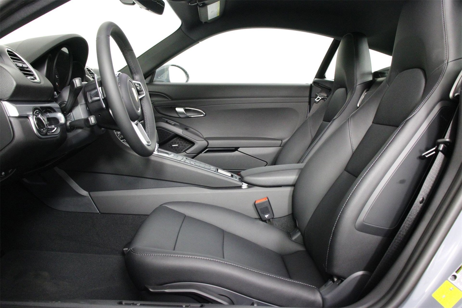 2025 Porsche Cayman photo 5
