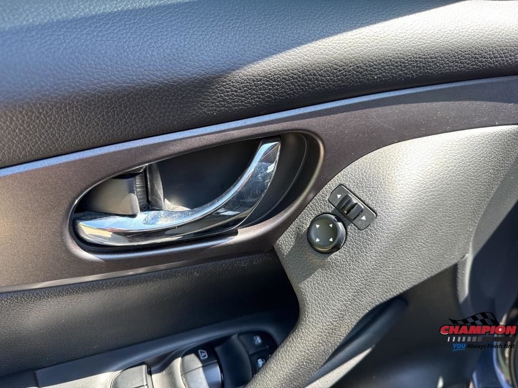 2016 Nissan Rogue SL photo 6