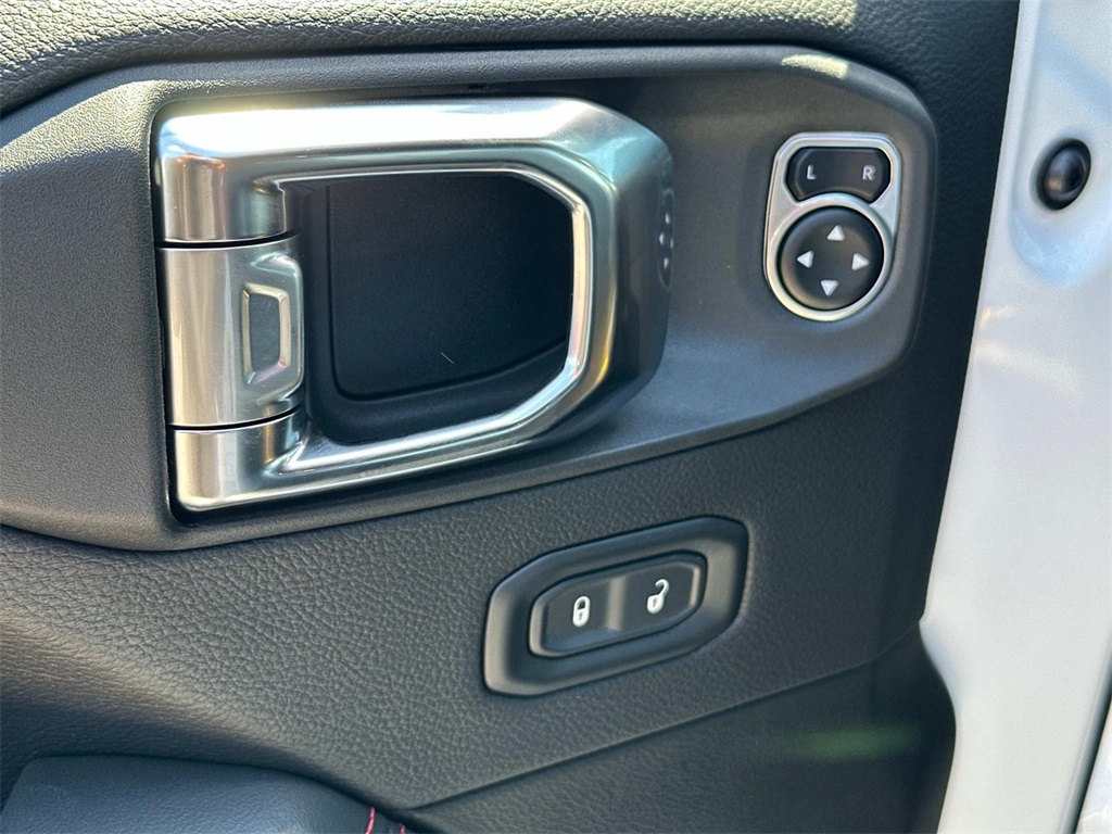 2025 Jeep Wrangler Rubicon X photo 26