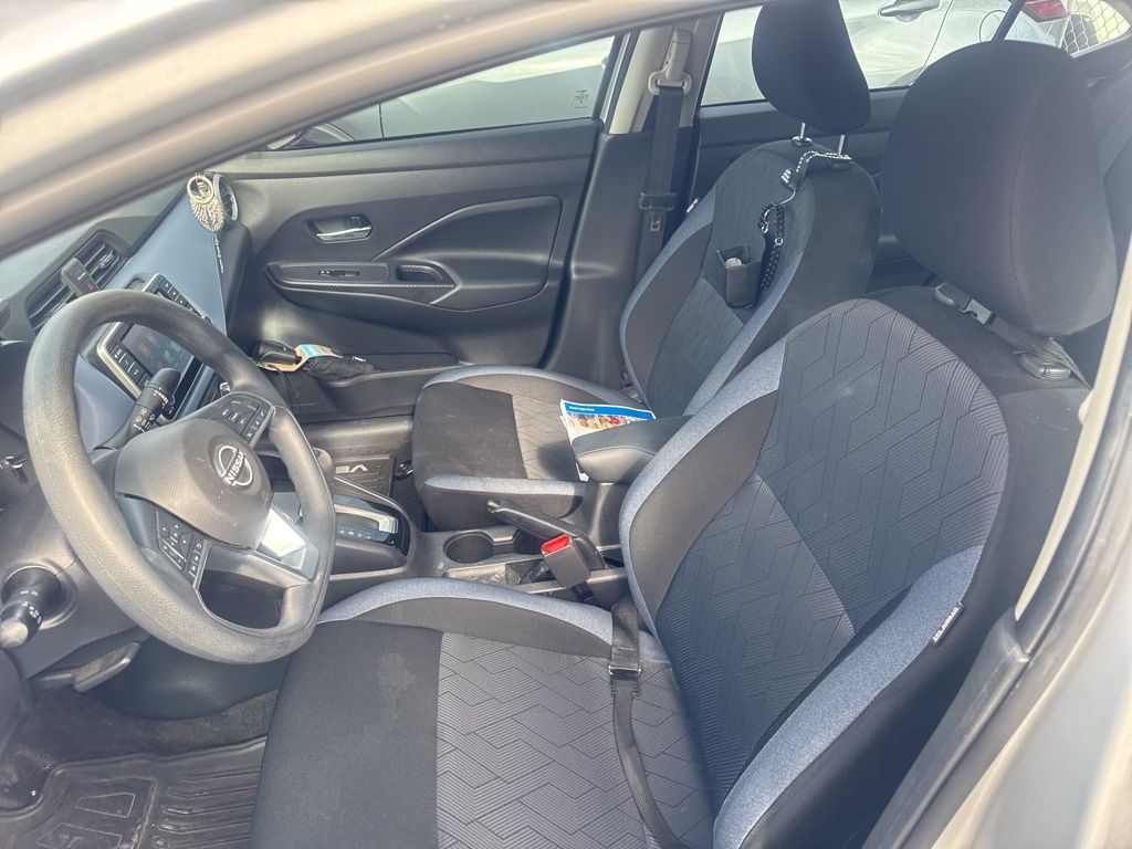 2024 Nissan Versa 1.6 SV photo 8