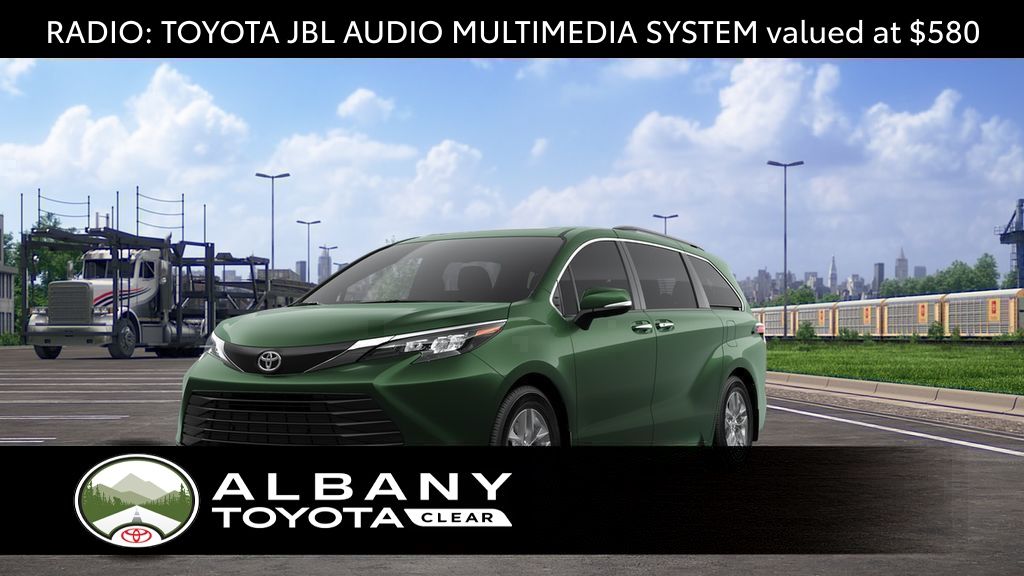 2026 Toyota Sienna XLE's photo
