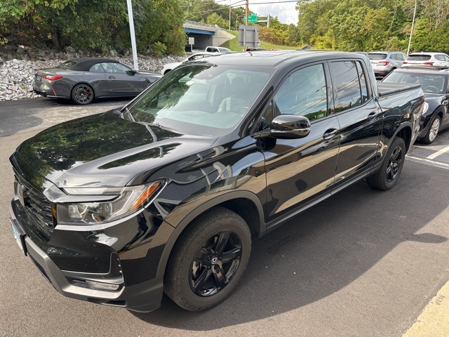 2022 Honda Ridgeline Black Edition photo 2