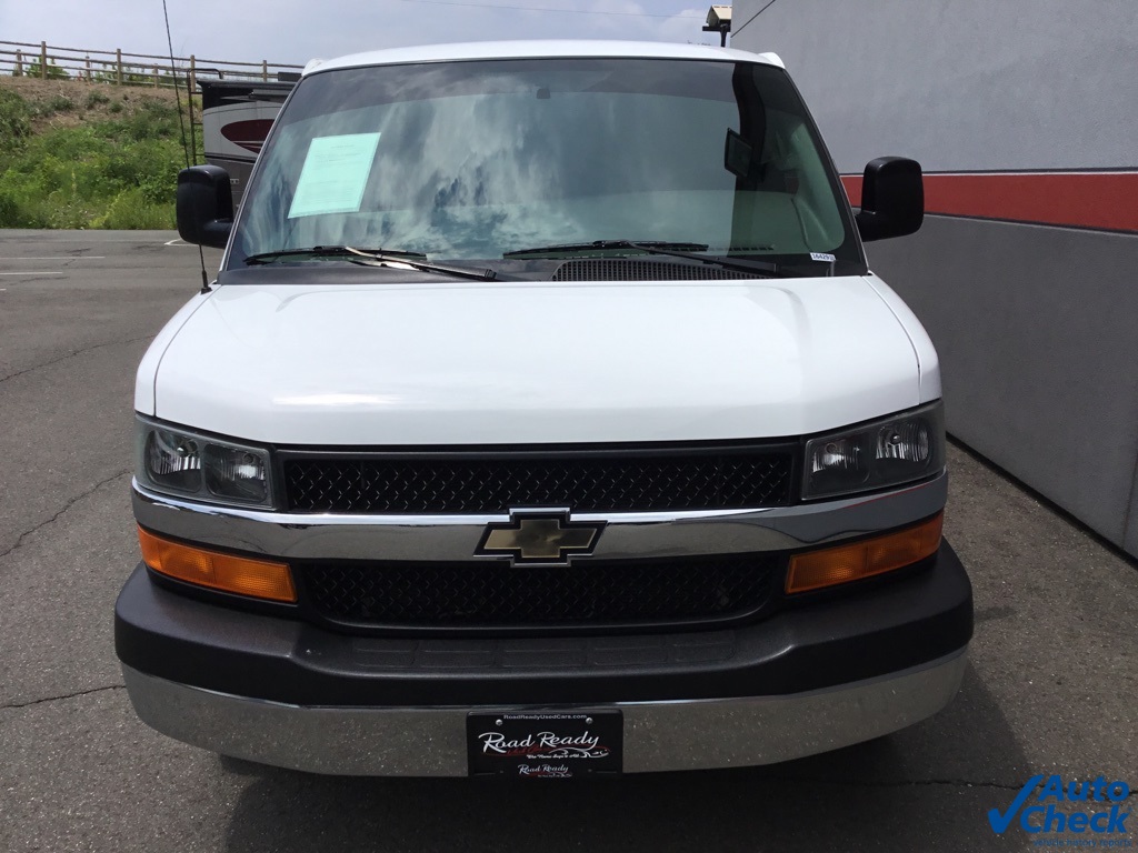 2017 Chevrolet Express 3500 Work Van photo 4