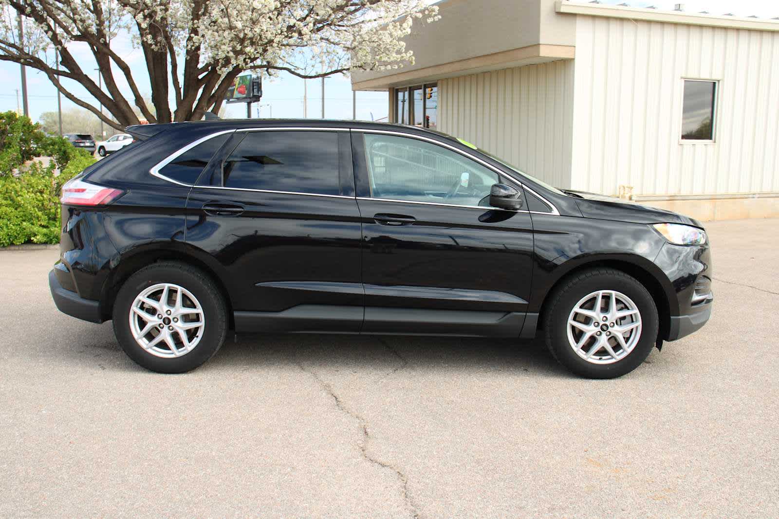 2024 Ford Edge SEL photo 3
