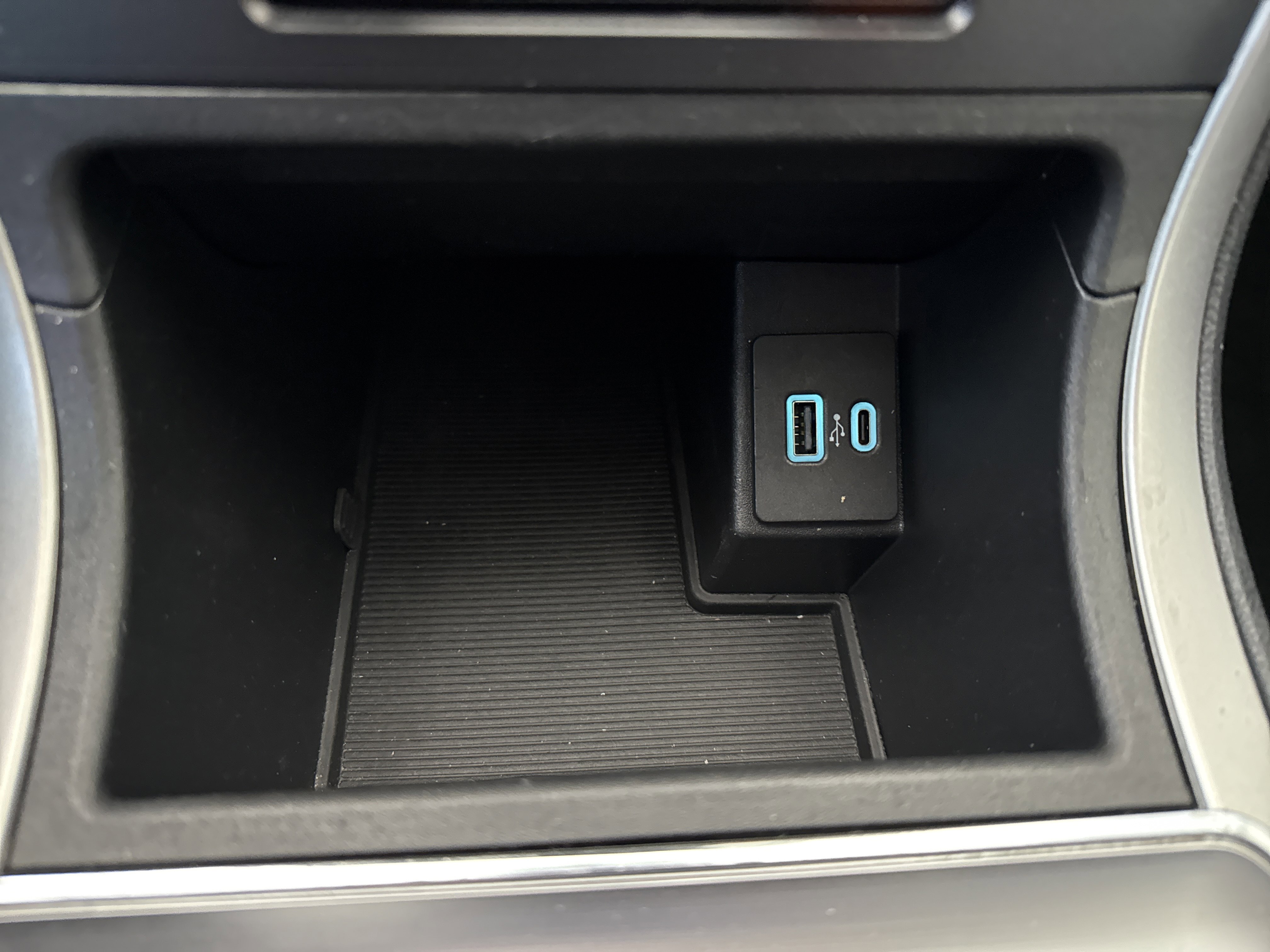 2022 Ford Edge SEL photo 4