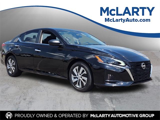 Used 2025 Black Nissan 2.5 S image 1
