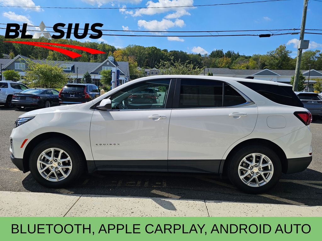 2024 Chevrolet Equinox LT photo 2