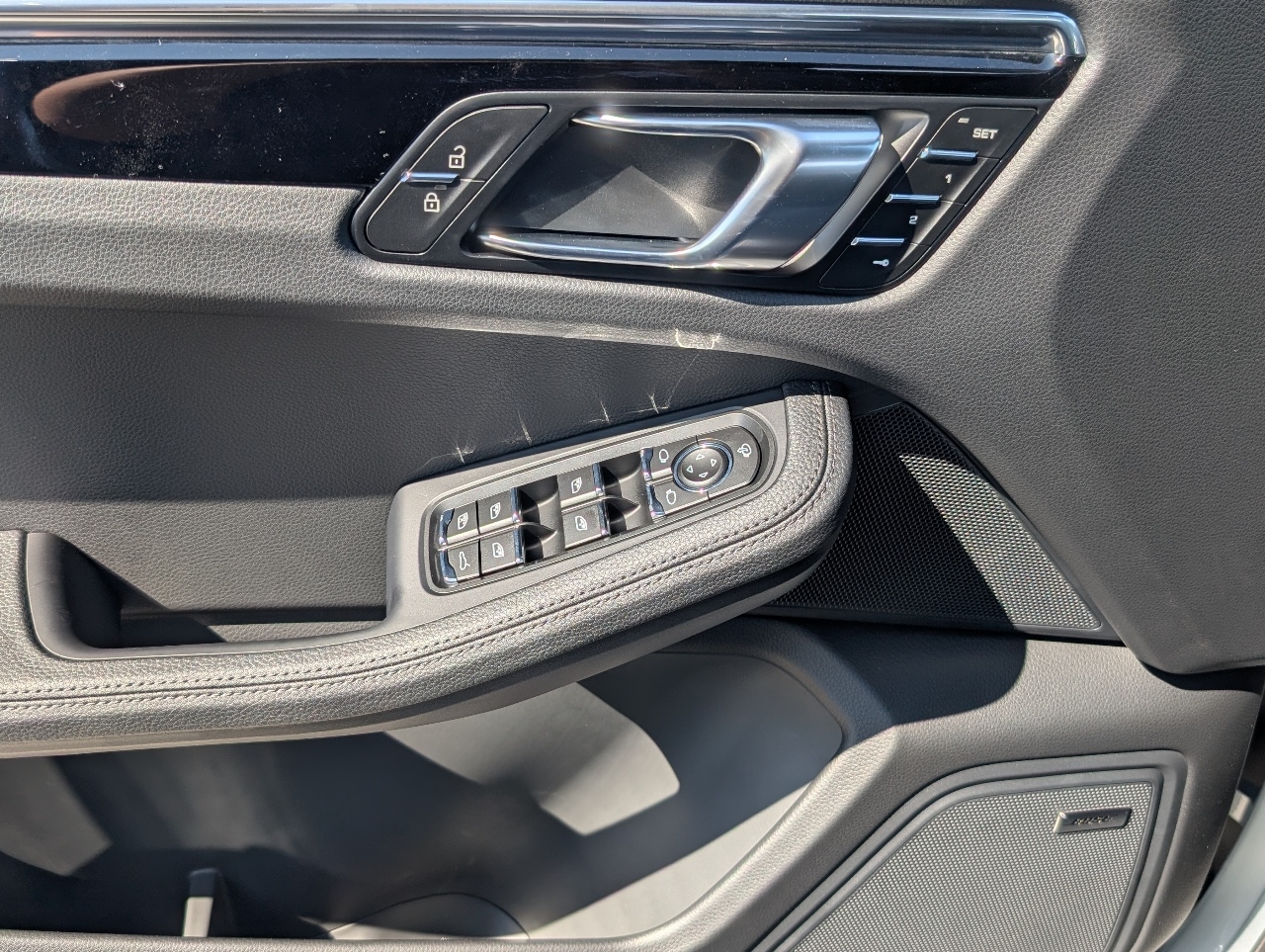 2026 Porsche Macan T photo 19